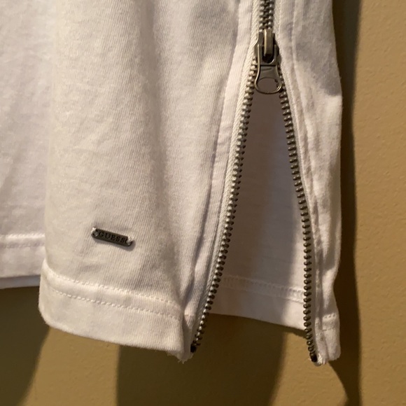 GUESS sleeveless tee - Picture 3 of 3